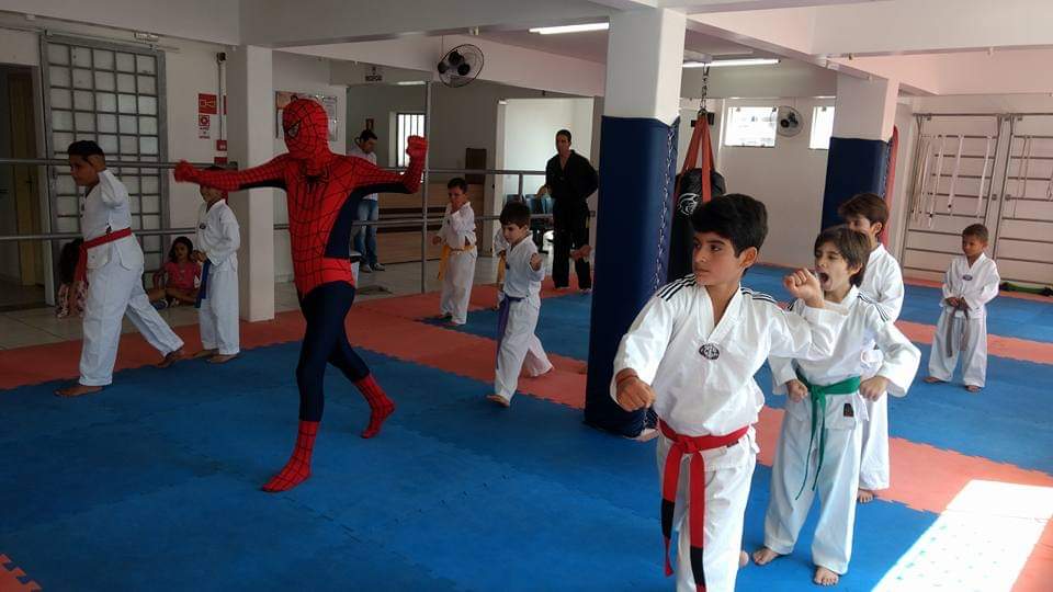 Visita Homem Aranha - Academia KO