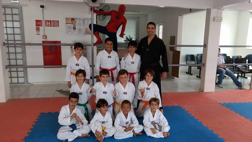 Visita Homem Aranha - Academia KO